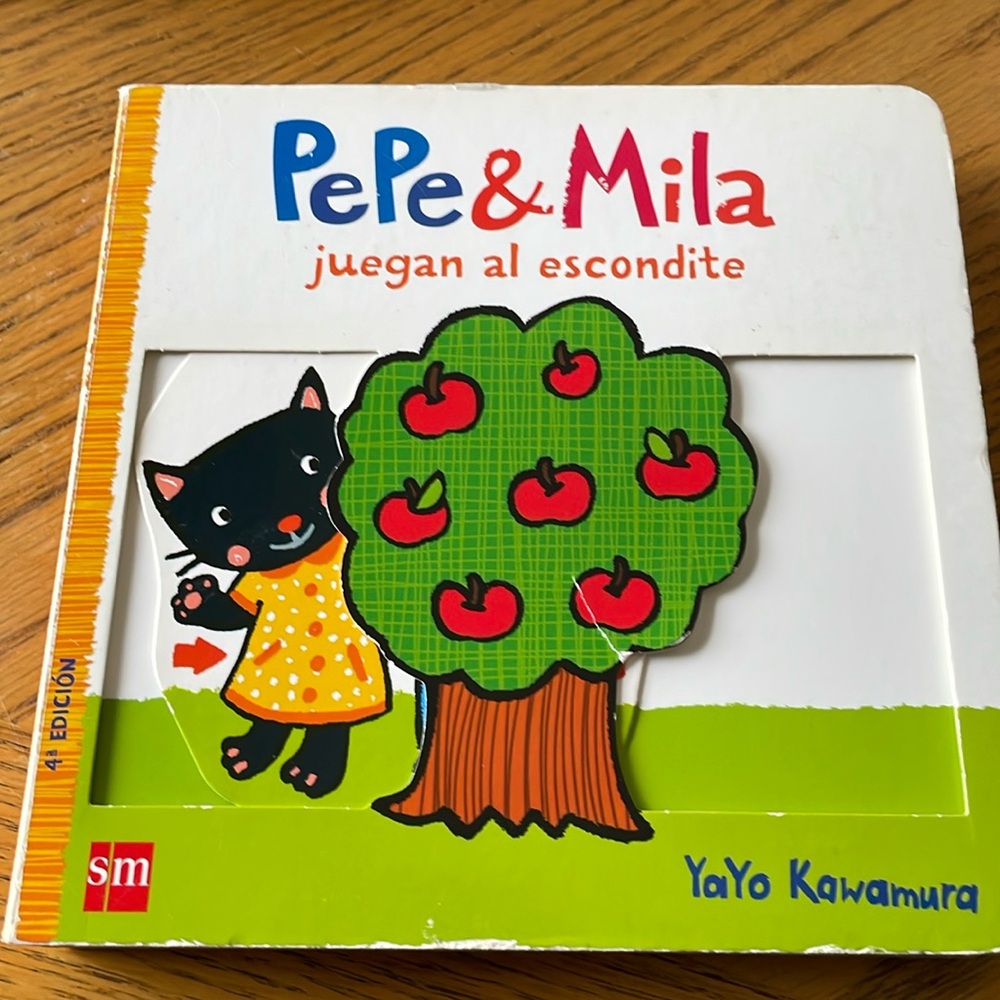 Pepe & Mila Juegan al Escondite Book by YaYo Kawamura